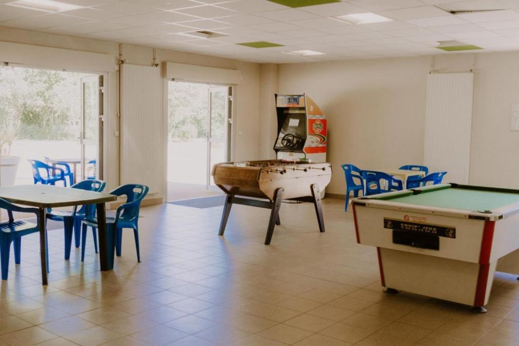 Yvré-lʼÉvêque Onlycamp Le Pont Romain מראה חיצוני תמונה